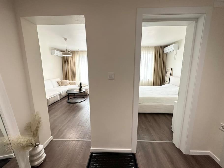 New Luxury Furnished Apartment - Beach, Varna Center & Fast Wi-Fi Εξωτερικό φωτογραφία