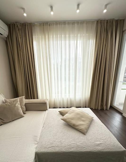 New Luxury Furnished Apartment - Beach, Varna Center & Fast Wi-Fi Εξωτερικό φωτογραφία