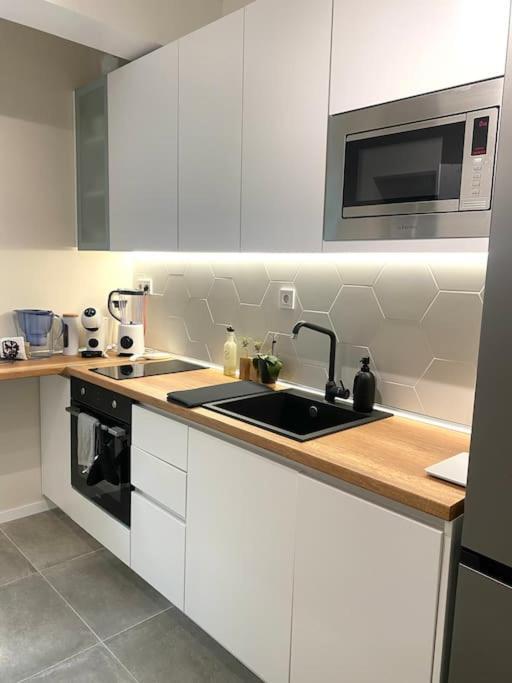 New Luxury Furnished Apartment - Beach, Varna Center & Fast Wi-Fi Εξωτερικό φωτογραφία